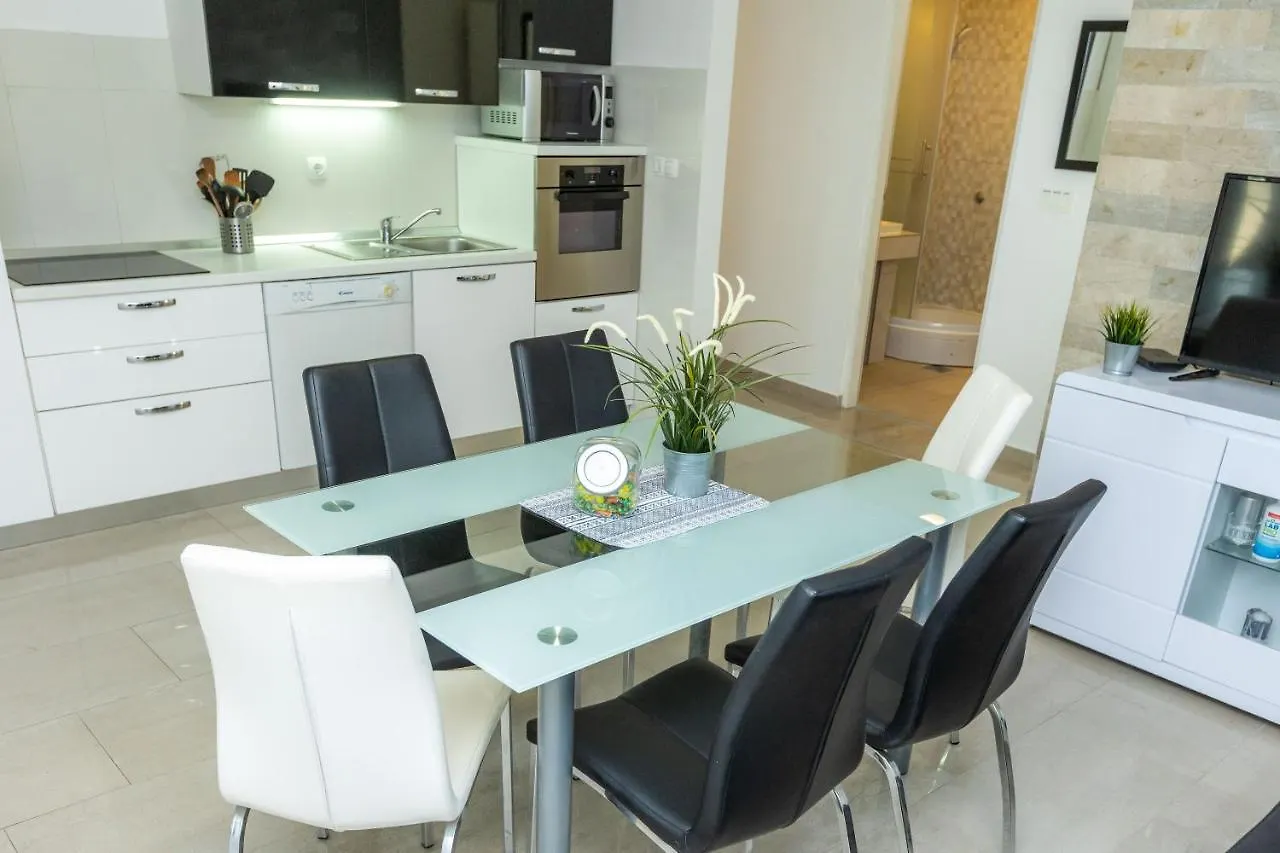 Sea Sound Apartments Rea Sveti Filip i Jakov