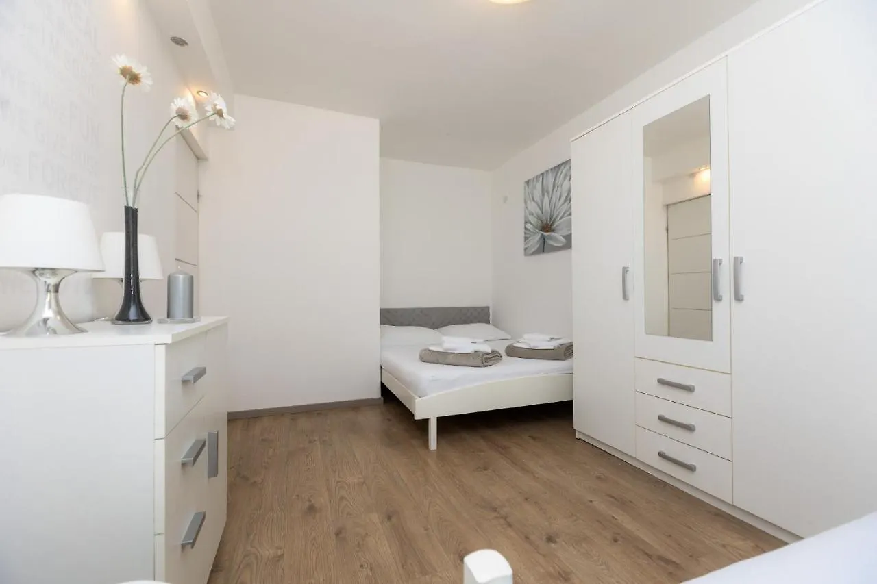 Sea Sound Apartments Rea Sveti Filip i Jakov Croatia