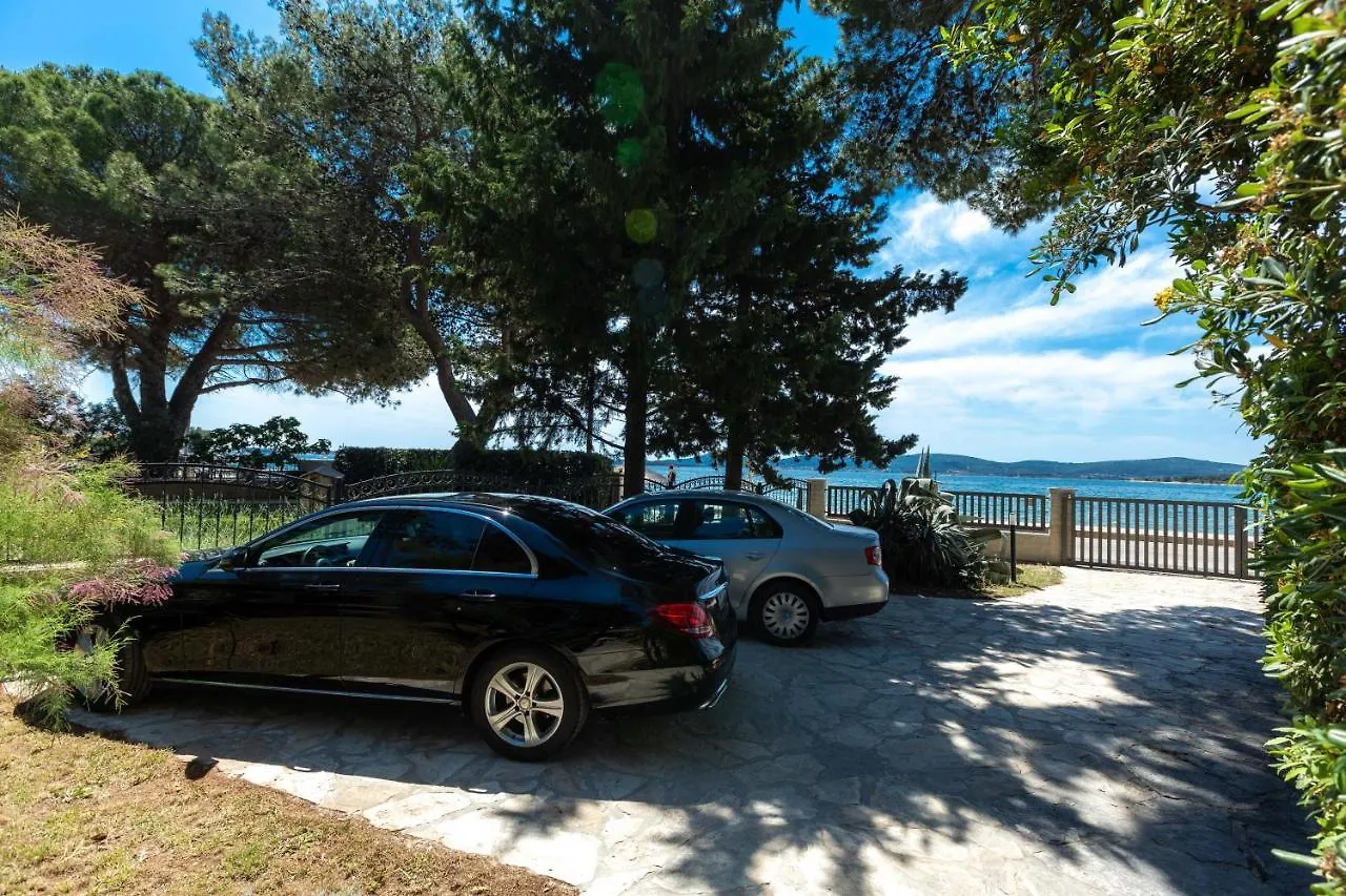 Sea Sound Apartments Rea Sveti Filip i Jakov
