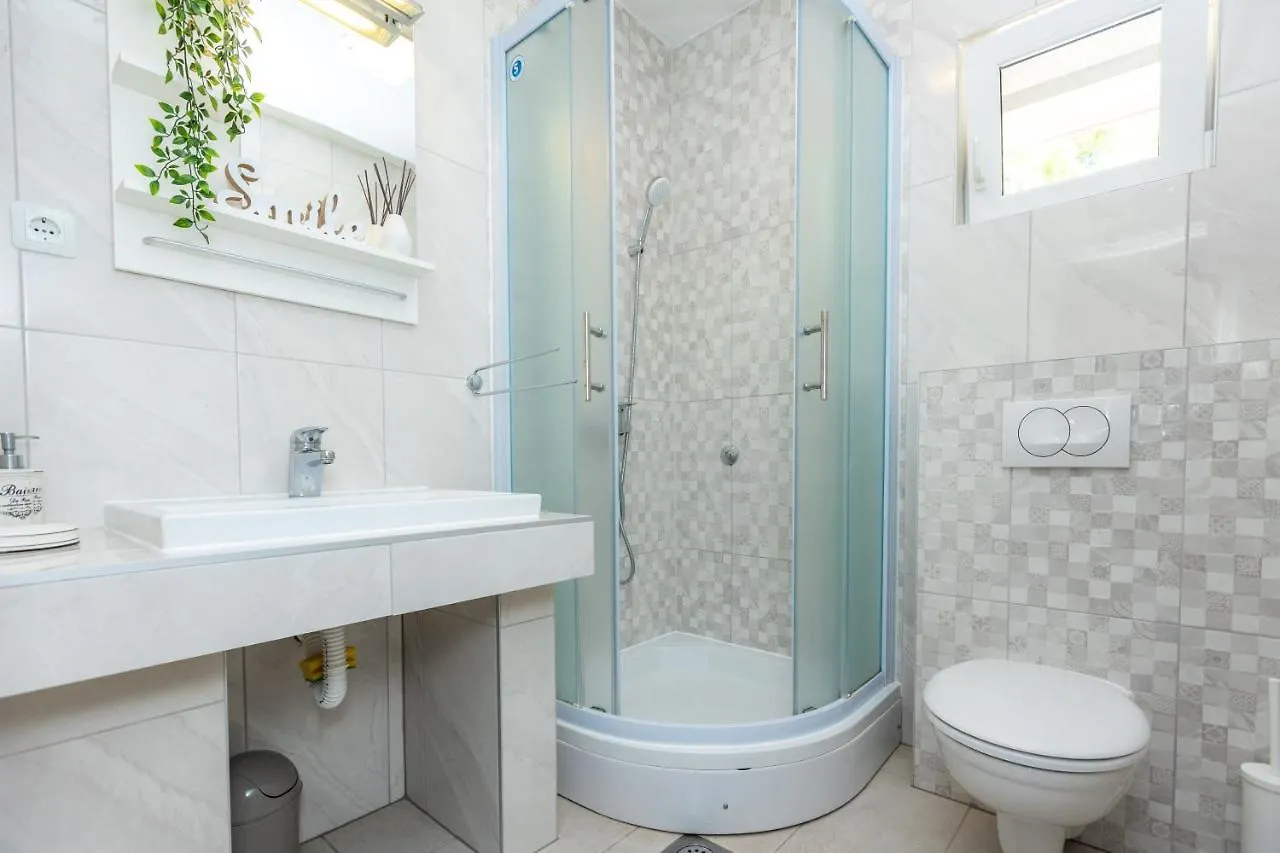 Sea Sound Apartments Rea Sveti Filip i Jakov