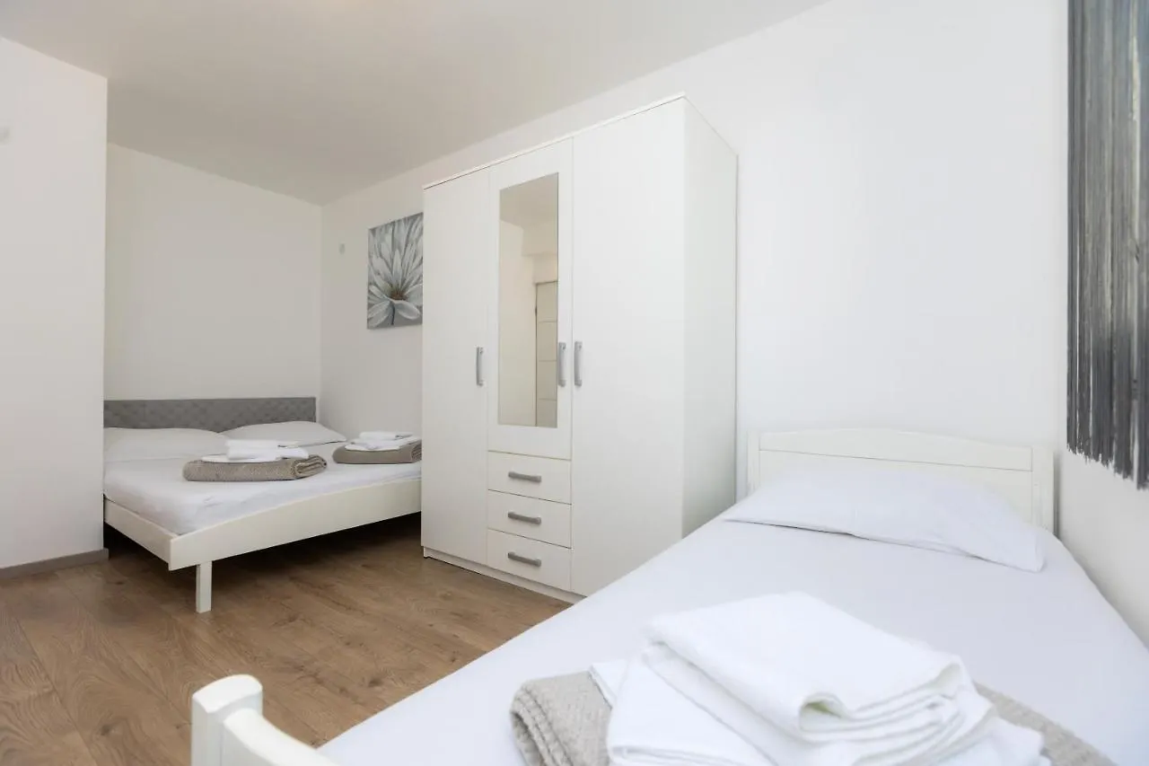Sea Sound Apartments Rea Sveti Filip i Jakov