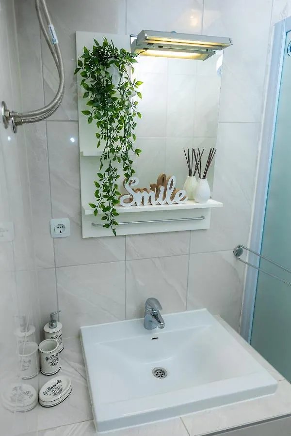 Sea Sound Apartments Rea Sveti Filip i Jakov