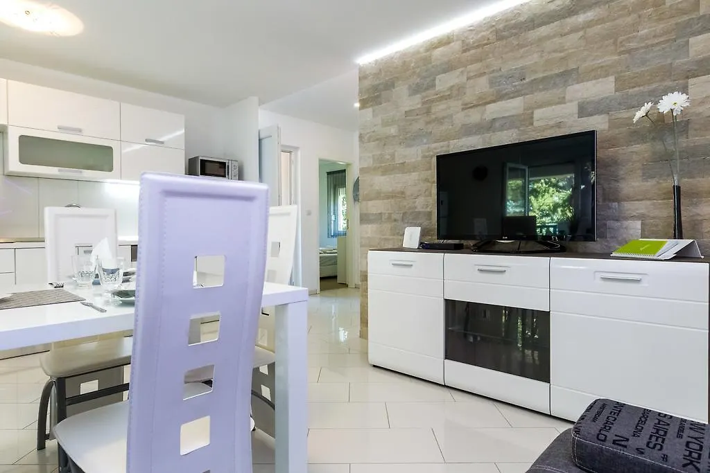 Sea Sound Apartments Rea Sveti Filip i Jakov