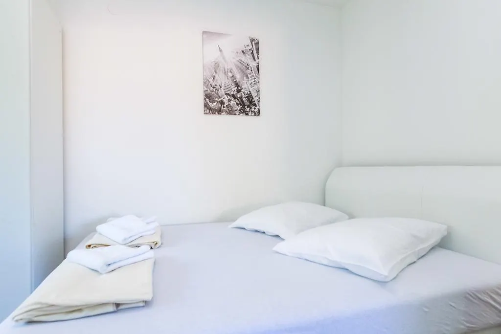 Sea Sound Apartments Rea Sveti Filip i Jakov